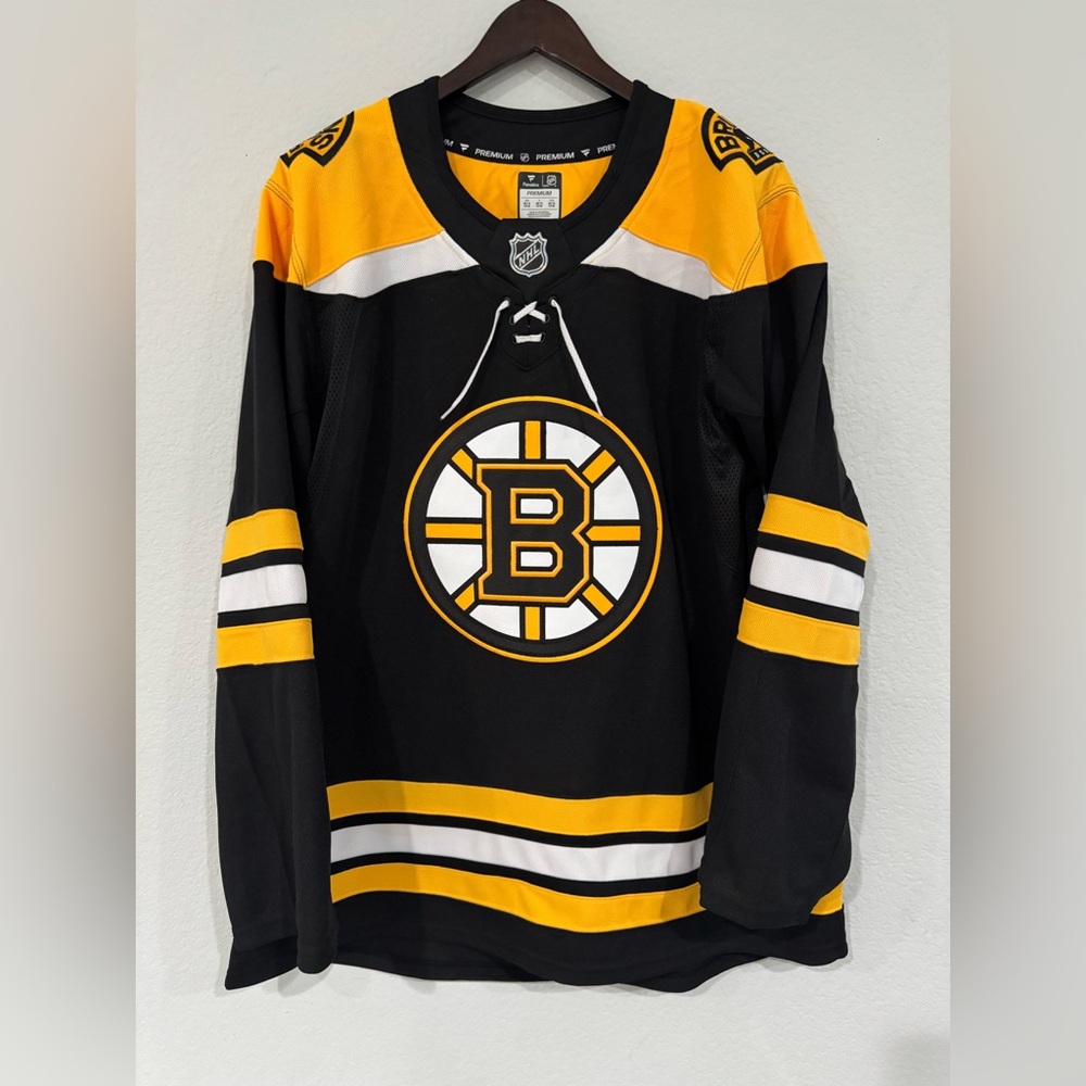 Fanatics Premium Boston Bruins Authentic Home Hockey Jersey Men’s Size 52 NWOT